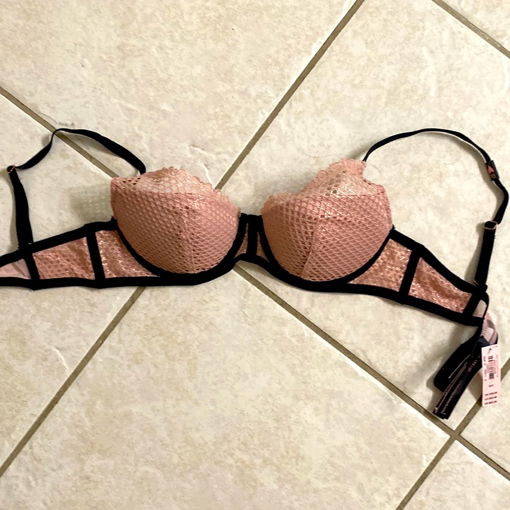 NWT Victoria’s Secret bra size 32C
